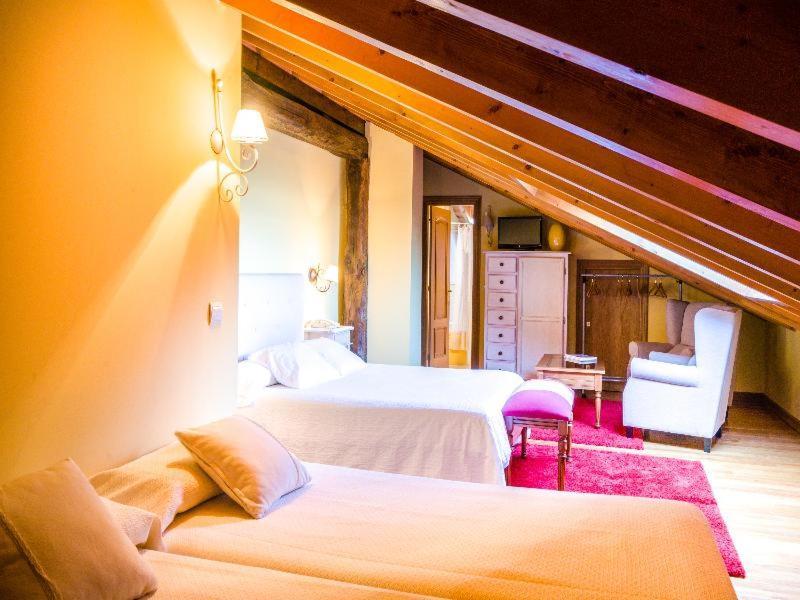 Hotel Palacio Garcia Quijano Corrales De Buelna Pokoj fotografie
