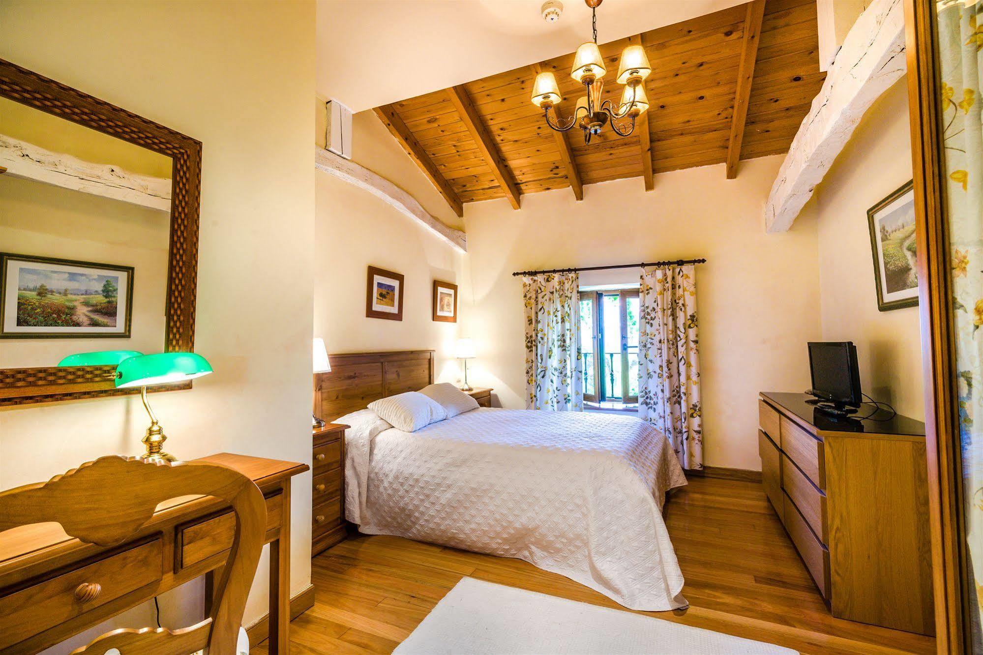 Hotel Palacio Garcia Quijano Corrales De Buelna Exteriér fotografie